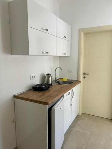 Kitchen, Apart Hotel White Pearl in Dubrava