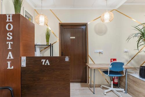 Exterior view, 7A Hostal in Torrevieja