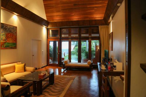 Mom Tri's Villa Royale Room Type - Suite2