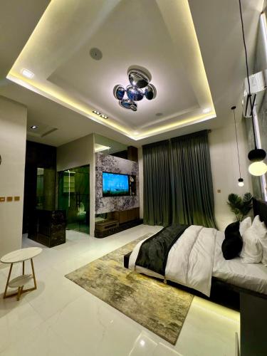 King Room with Balcony image 3