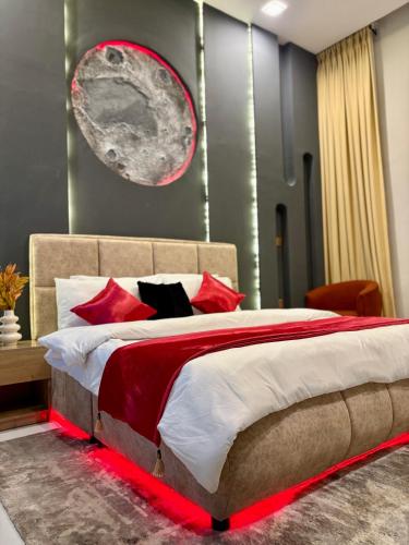 Queen Room image 2