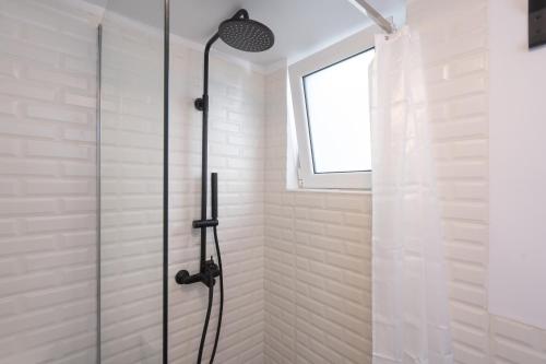 2BR Designer Apt Near Metro With Private Garden - image 11