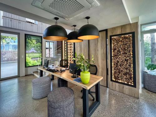 Buitenkant, The Windhoek Luxury Suites in Windhoek