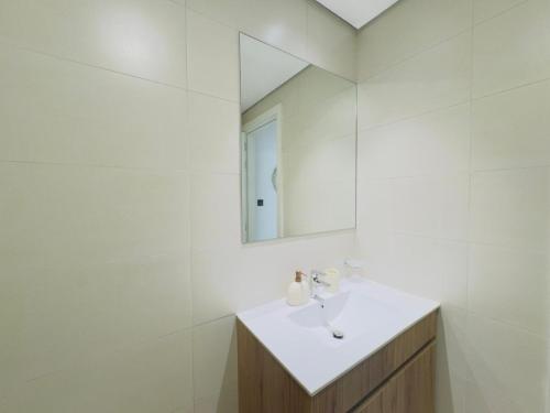 1 bedroom in Al Maryah Vista by Voyage, Abu Dhabi (foto 8)