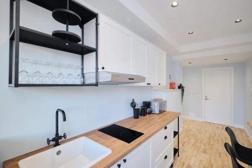 로마 Elegant and cozy room with AC Swimming pool Free parking Subway station 2 min walking 3성급 싱글룸 수영장