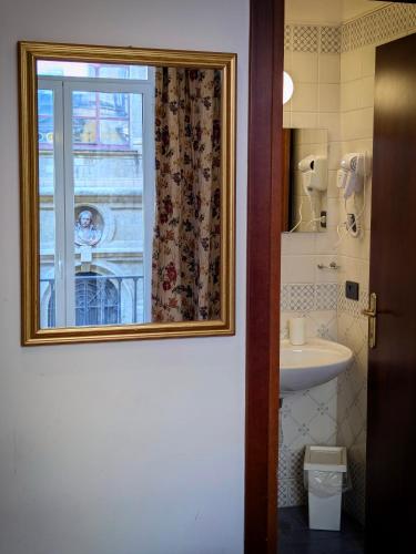 Double Room with Balcony image 9