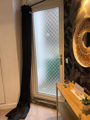 Walking distance to charming canal St Martin for 4 - image 13