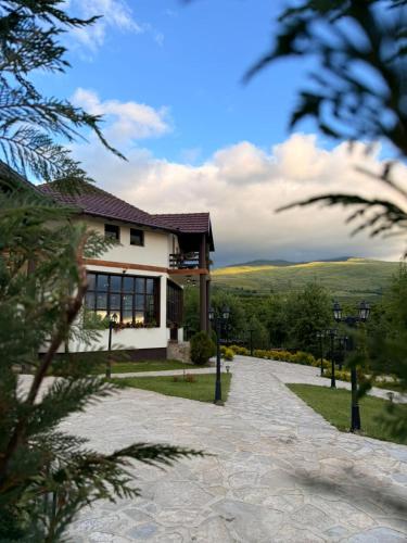 Villa standard n'Bjeshkë (Villa standard n'Bjeshke) in Dragaš