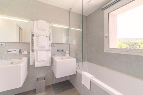 room detail thumbnail 2