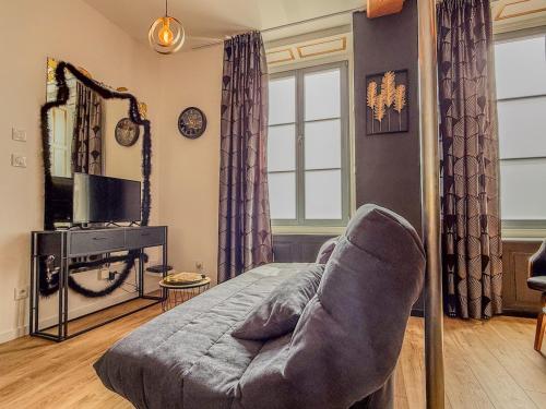 T2 en centre-ville d'Illiers-Combray - parking- lit king size - terrasse in Illiers-Combray