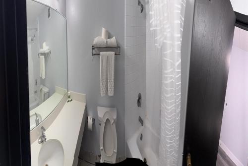 Coratel Inn and Suites By Jasper Lacrosse - image 10