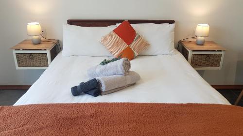 Montagu Meander is a cozy flat for work and play with Wi-Fi and secure parking