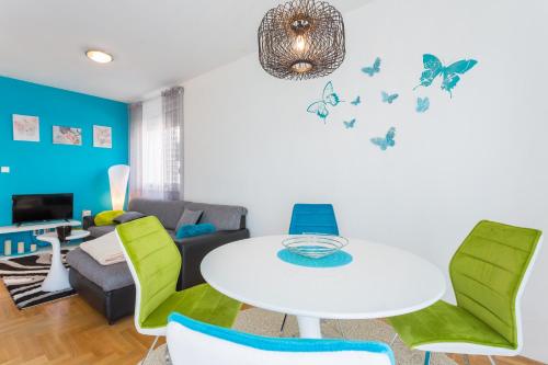  Apartment Jela, Ferienwohnung in Podstrana