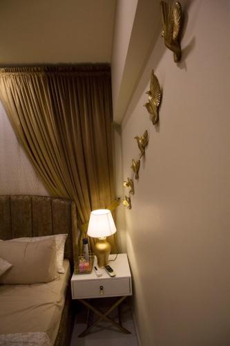 Cozy & Stylish Studio Apt at DHA VI - Kh-Bukhari - image 12