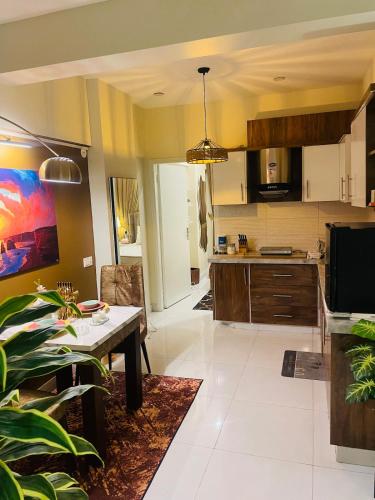 Cozy & Stylish Studio Apt at DHA VI - Kh-Bukhari - image 10