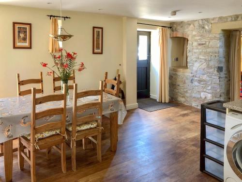 Viesnīcas āriene, Milkmaids Cottage-Uk31860 in Hognaston
