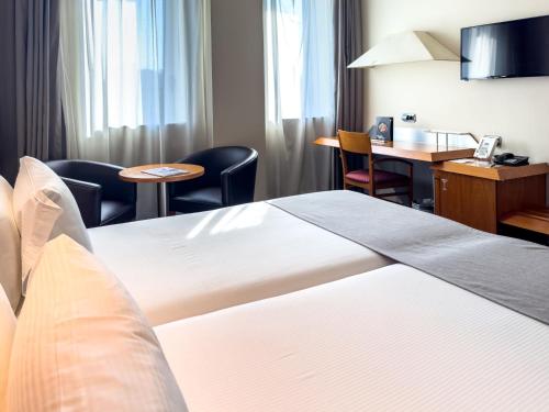 Double or Twin Room (1 Adult) image 10
