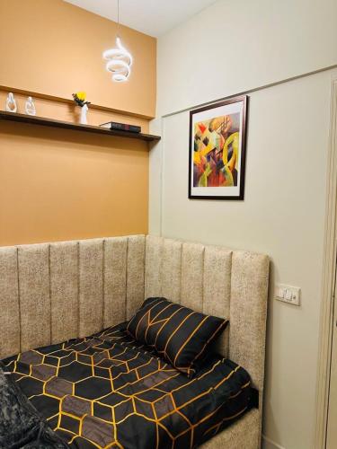 Cozy 2bed Studio Apt at DHA VI - Kh-Bukhari - image 3