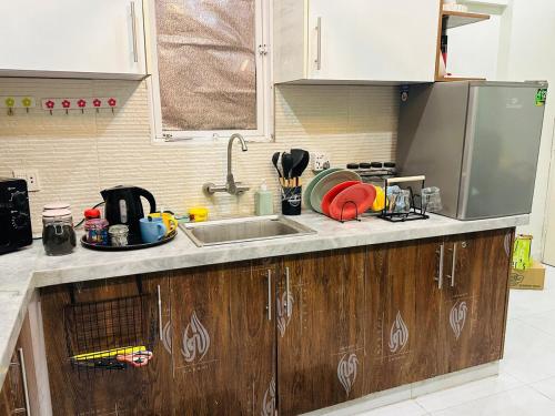 Cozy 2bed Studio Apt at DHA VI - Kh-Bukhari - image 4