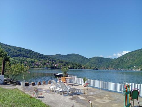 منظر, Jezero in Mali Zvornik