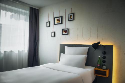 Pentahotel Prague - image 14