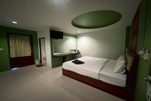 Deluxe Double Room with Balcony image 10