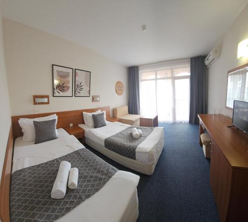 Double or Twin Room with Balcony image 5
