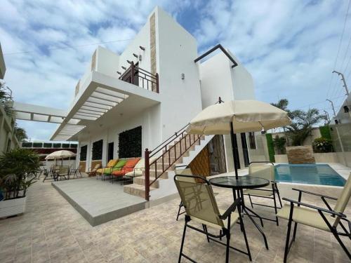 Gran Casa Con Piscina a 5 Minutos de la Playa