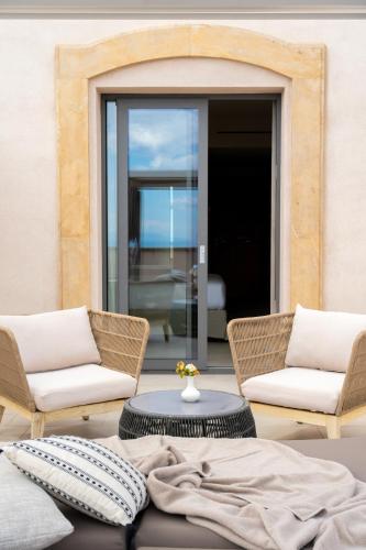Superior Double or Twin Room with Terrace and Sea View image 5