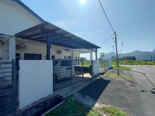 Homestay Saujana Hill in กัวมูซาง