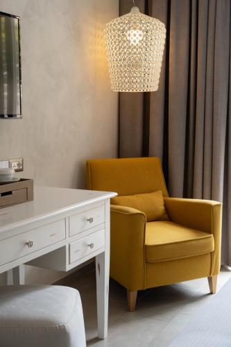 Classic Double or Twin Room image 3