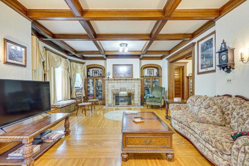 Victorian Home 2 Mi to Seneca Allegany Casino!
