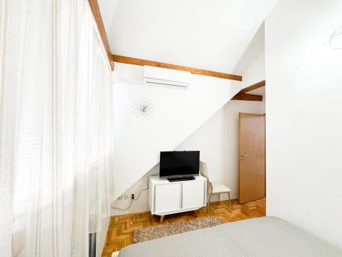 Three-Bedroom Apartment image 9