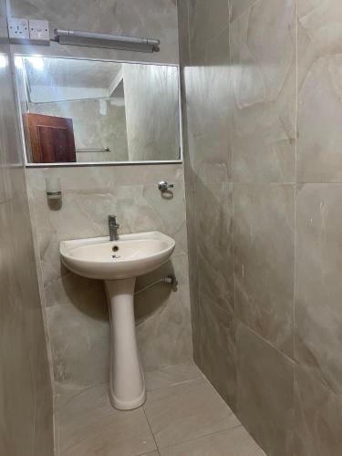 Standard Double Room image 6