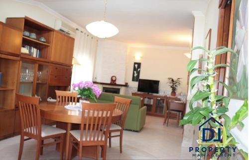 Közös társalgó / TV, Mikinù nel cuore del Gargano (Mikinu nel cuore del Gargano) in San Giovanni Rotondo