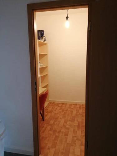 A Cosy and Bright Room with good lighting in Hellersdorf