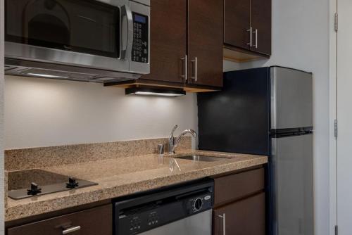 TownePlace Suites by Marriott Albuquerque North - image 9