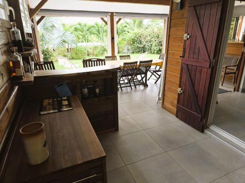 Instalaciones, Ti Kaz Romalex in Deshaies