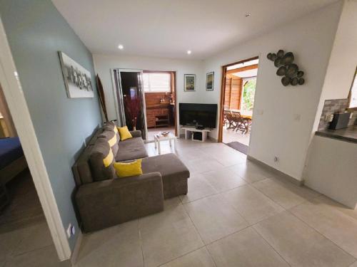 Instalaciones, Ti Kaz Romalex in Deshaies