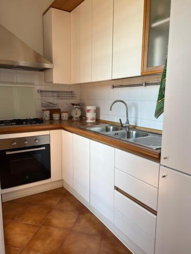 Kitchen, Casetta near BBQ dello Sport City