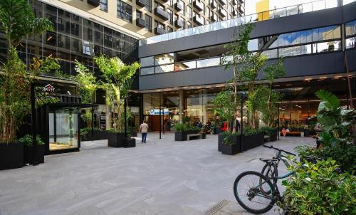 Shops, Luxuoso Studio em frente a UFSC e HU - CEN011 in Trindade