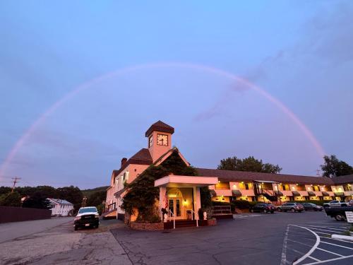Buitenkant, The Black Mountain Inn in Brattleboro