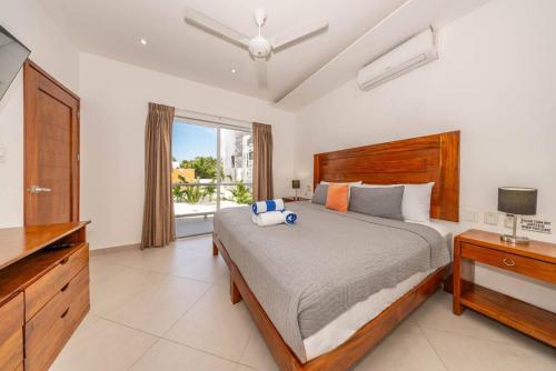 Casa Kinam Chic 4BR Villa w Pool in La Veleta