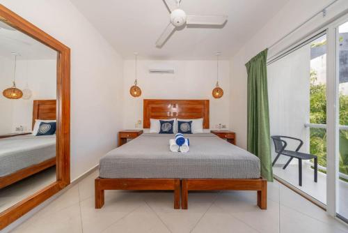 Casa Kinam Chic 4BR Villa w Pool in La Veleta - image 3