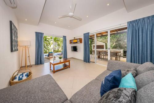 Casa Kinam Chic 4BR Villa w Pool in La Veleta - image 5
