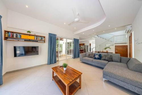 Casa Kinam Chic 4BR Villa w Pool in La Veleta - image 4