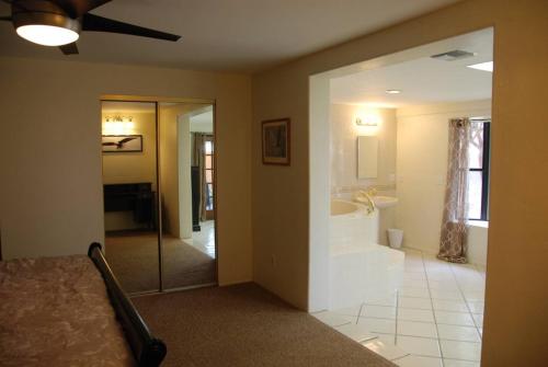 Wonderful Whispering Hills near สวนฟันทาสติก แฟมิลี ฟัน