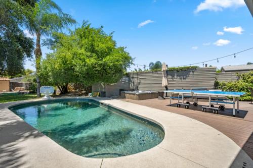 The Royer Retreat With Pool and Hot tub