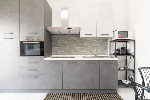 Kitchen, GuestHost - MM1 Sesto 1 Maggio Lovely Flat in Sesto San Giovanni