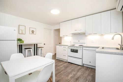 2 bedroom, subway, free parking. in Longueuil (QC)